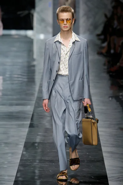 Look 46